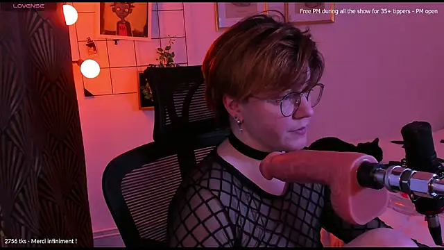 MossPrince online show from November 21, 2025, 5:00 pm