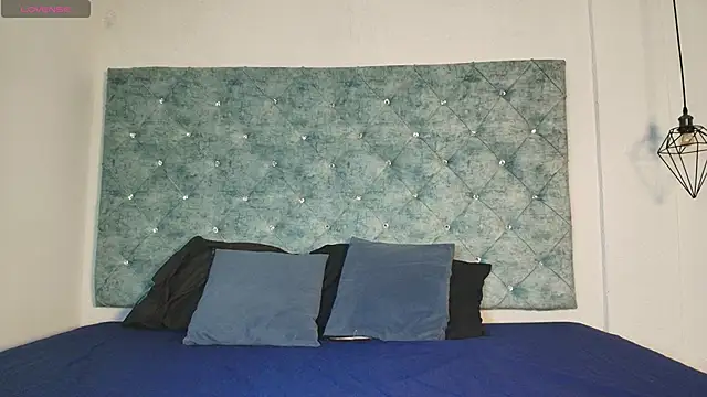 novaa snow online show from September 25, 2025, 7:39 pm