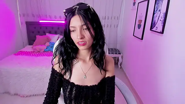 Mia Clay1 online show from November 11, 2025, 8:09 pm