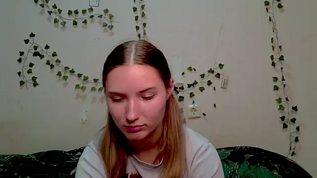  kikiclark   online show from November 13, 2025, 8:52 pm