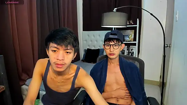 Snapshot of xxxhugecocktwinkxxx chatting on October 2, 2025, 6:04 pm xxxhugecocktwinkxxx online show from October 2, 2025, 6:04 pm