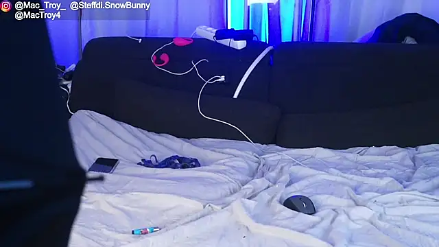 Steffi Snowbunny online show from October 25, 2025, 7:19 pm