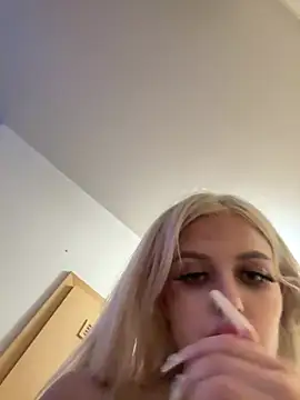 Snapshot of Steffi_Snowbunny chatting on July 18, 2026, 6:23 pm Steffi Snowbunny online show from July 18, 2026, 6:23 pm