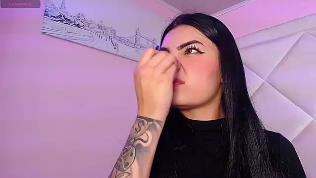 Miaa Smithh   online show from March 13, 2026, 11:39 am