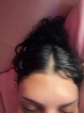 luluzinhax online show from May 26, 2026, 3:35 am