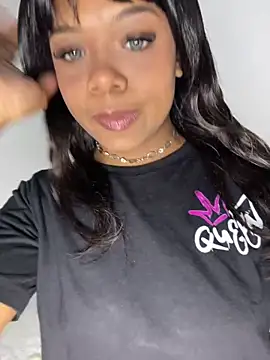 Snapshot of SereiaHott chatting on December 2, 2025, 7:09 pm SereiaHott online show from December 2, 2025, 7:09 pm