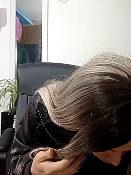 Snapshot of Andy_Roses chatting on February 9, 2026, 1:04 pm Andy Roses online show from February 9, 2026, 1:04 pm