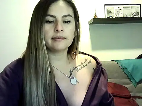 Valery  Rouse  online show from June 30, 2026, 10:33 pm