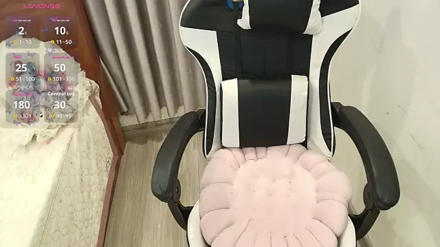 Snapshot of Bae_Gigii chatting on December 14, 2025, 12:21 pm Bae Gigii online show from December 14, 2025, 12:21 pm