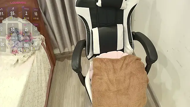 Snapshot of Bae_Gigii chatting on December 19, 2025, 12:34 pm Bae Gigii online show from December 19, 2025, 12:34 pm