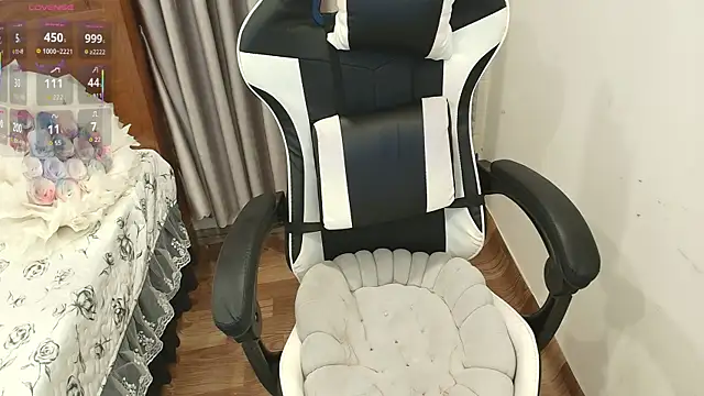 Snapshot of Bae_Gigii chatting on March 7, 2026, 12:24 pm Bae Gigii online show from March 7, 2026, 12:24 pm