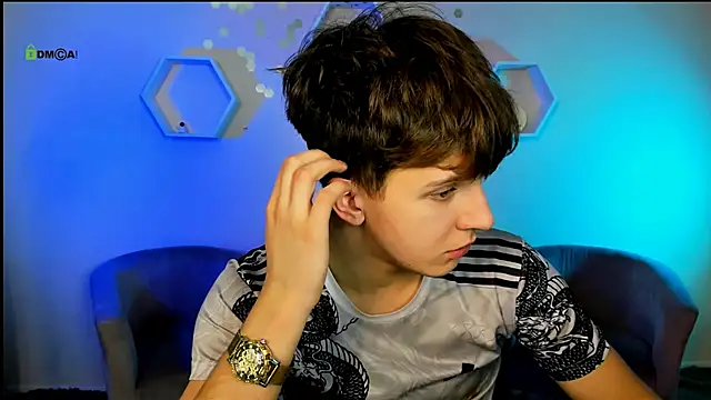 travis wolf  online show from December 3, 2025, 8:07 pm