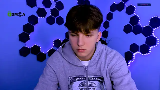 travis wolf  online show from April 10, 2026, 8:52 am