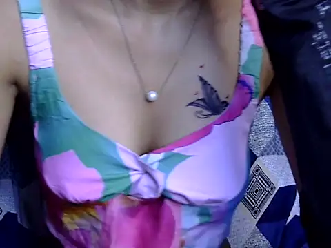 Riva arora01 online show from November 22, 2025, 10:36 am