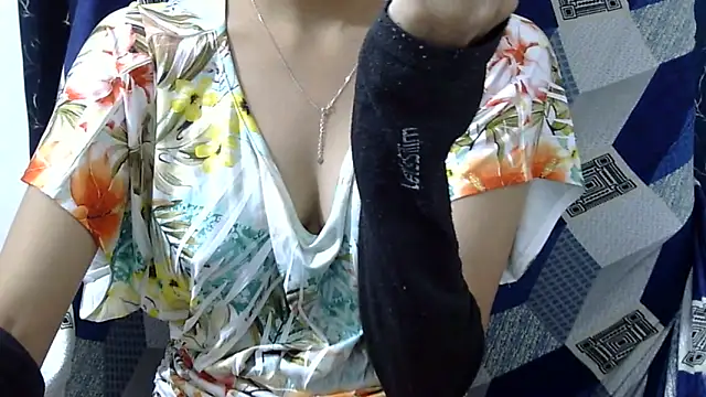 Riva arora01 online show from May 31, 2026, 12:56 pm