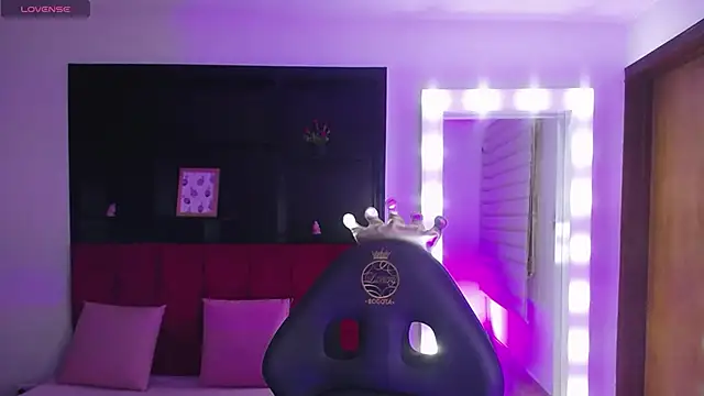  Charlotte Collins  online show from September 19, 2025, 3:02 pm