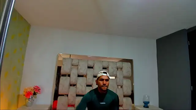 AngelAndChris online show from September 12, 2025, 12:38 pm