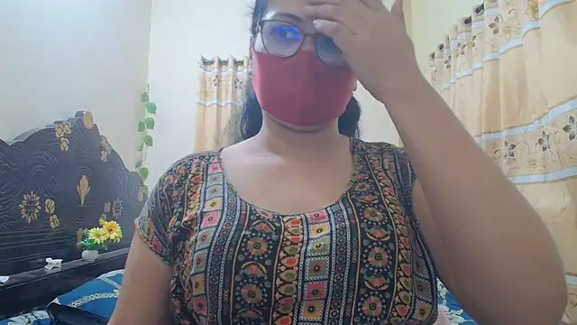 Snapshot of Elena_cruz5 chatting on April 22, 2026, 5:14 pm Elena cruz5 online show from April 22, 2026, 5:14 pm