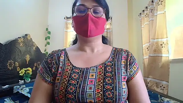 Snapshot of Elena_cruz5 chatting on April 25, 2026, 7:00 am Elena cruz5 online show from April 25, 2026, 7:00 am