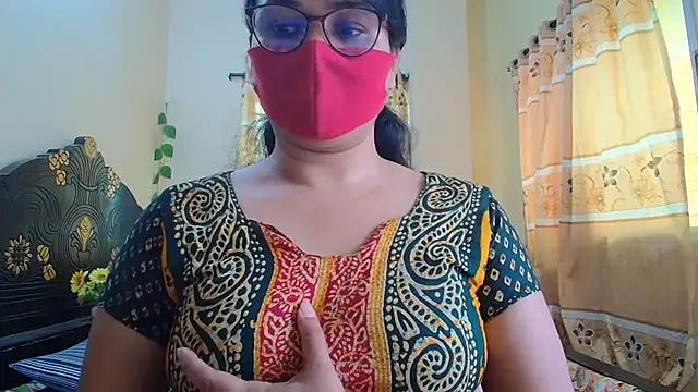 Snapshot of Elena_cruz5 chatting on May 4, 2026, 4:41 am Elena cruz5 online show from May 4, 2026, 4:41 am