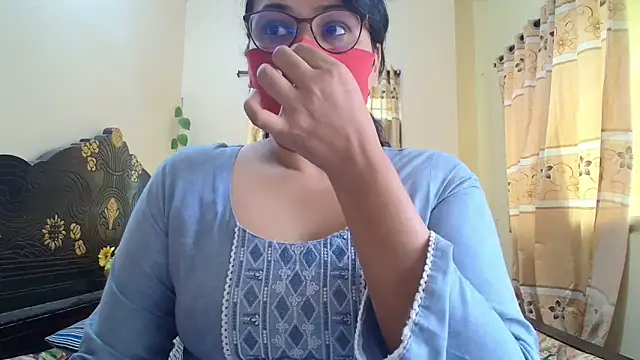 Snapshot of Elena_cruz5 chatting on May 5, 2026, 2:30 am Elena cruz5 online show from May 5, 2026, 2:30 am