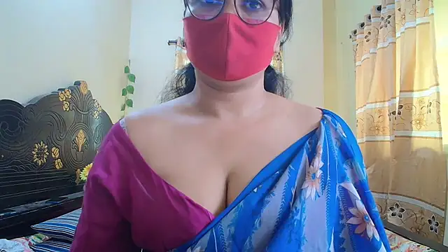 Snapshot of Elena_cruz5 chatting on May 7, 2026, 3:56 am Elena cruz5 online show from May 7, 2026, 3:56 am