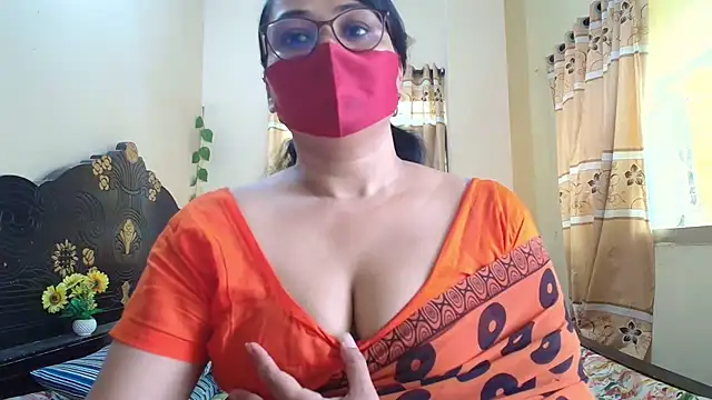 Snapshot of Elena_cruz5 chatting on May 13, 2026, 3:48 am Elena cruz5 online show from May 13, 2026, 3:48 am