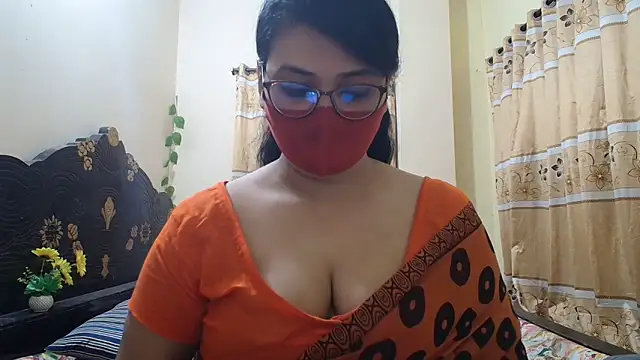 Snapshot of Elena_cruz5 chatting on May 13, 2026, 4:37 pm Elena cruz5 online show from May 13, 2026, 4:37 pm