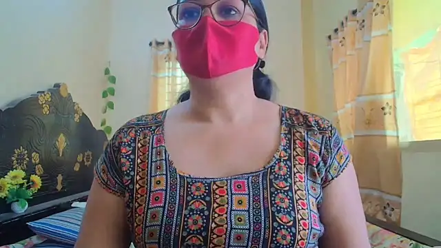 Snapshot of Elena_cruz5 chatting on May 24, 2026, 4:28 am Elena cruz5 online show from May 24, 2026, 4:28 am