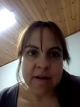 Snapshot of CARITOMIO chatting on November 26, 2025, 11:39 pm CARITOMIO online show from November 26, 2025, 11:39 pm