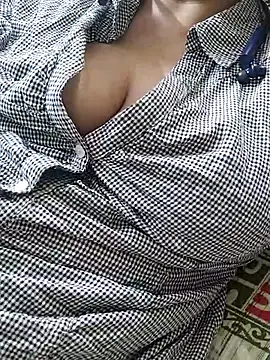 Snapshot of Janvi_-Love chatting on October 3, 2025, 5:32 pm Janvi -Love online show from October 3, 2025, 5:32 pm