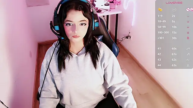 Lunyhose online show from March 17, 2026, 8:01 pm