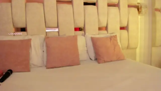 Snapshot of charlotte_line chatting on October 15, 2025, 5:02 pm charlotte line online show from October 15, 2025, 5:02 pm