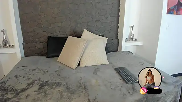 aby smiith  online show from November 11, 2025, 7:36 pm