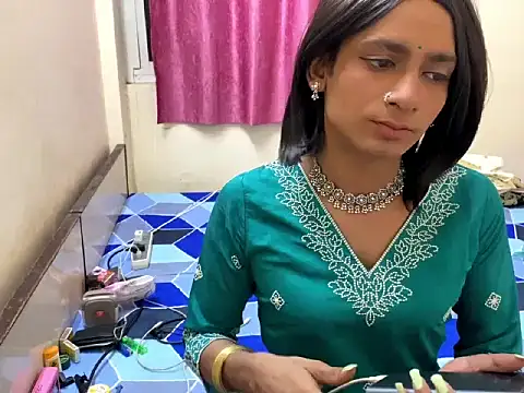 Snapshot of LuvLayla chatting on October 18, 2025, 6:19 pm LuvLayla online show from October 18, 2025, 6:19 pm