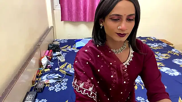 Snapshot of LuvLayla chatting on November 4, 2025, 5:56 pm LuvLayla online show from November 4, 2025, 5:56 pm