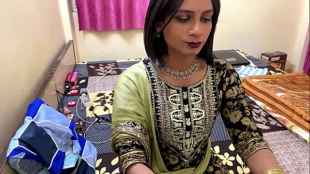 Snapshot of LuvLayla chatting on November 11, 2025, 6:08 pm LuvLayla online show from November 11, 2025, 6:08 pm