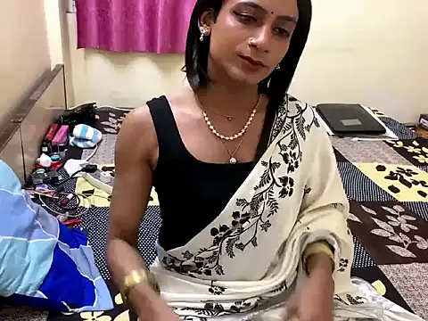 Snapshot of LuvLayla chatting on November 12, 2025, 8:30 pm LuvLayla online show from November 12, 2025, 8:30 pm