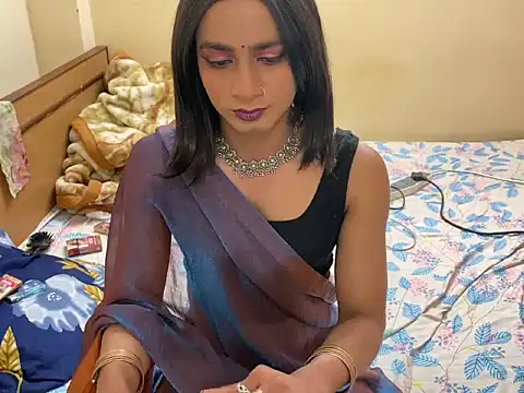 Snapshot of LuvLayla chatting on February 17, 2026, 8:37 pm LuvLayla online show from February 17, 2026, 8:37 pm