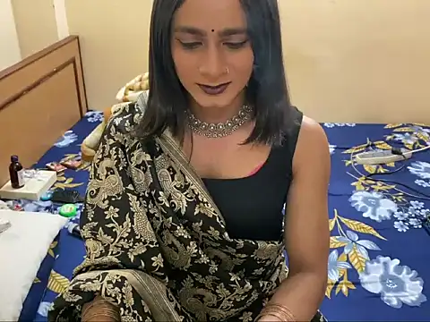 Snapshot of LuvLayla chatting on February 23, 2026, 8:39 pm LuvLayla online show from February 23, 2026, 8:39 pm