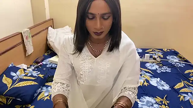 Snapshot of LuvLayla chatting on March 17, 2026, 7:39 pm LuvLayla online show from March 17, 2026, 7:39 pm