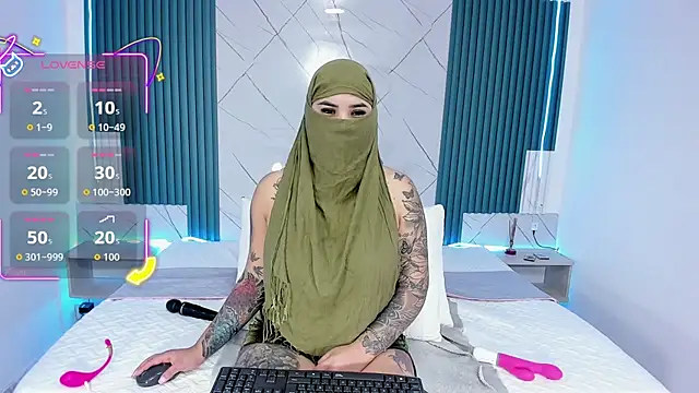 Nayla-Mouna online show from November 12, 2025, 7:35 pm