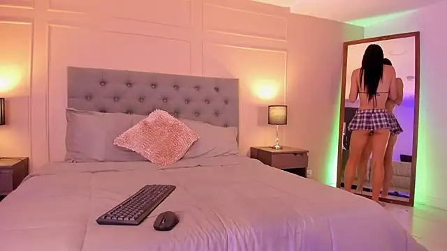 ALICESANDOVAL online show from September 11, 2025, 11:54 am