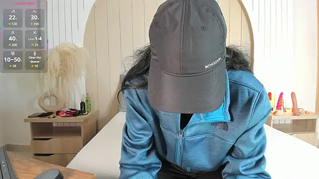 ALICESANDOVAL online show from March 26, 2026, 12:11 pm