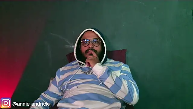  leda swan  online show from November 8, 2025, 1:00 pm