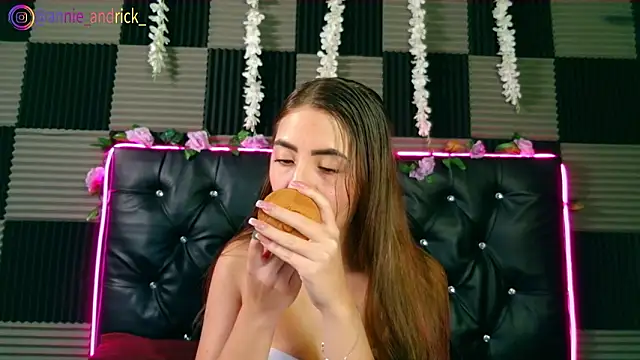 Snapshot of _leda_swan_ chatting on February 20, 2026, 1:11 pm leda swan online show from February 20, 2026, 1:11 pm