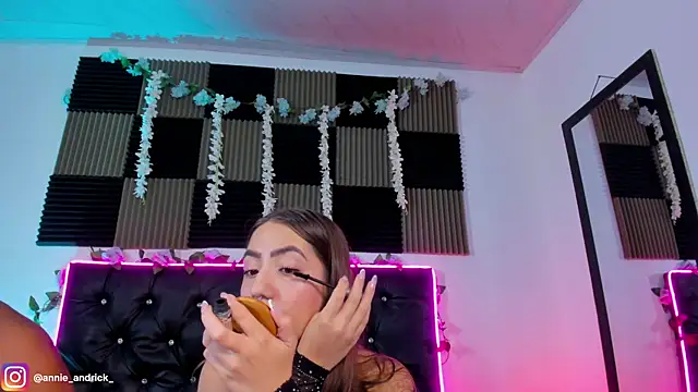  leda swan  online show from May 29, 2026, 11:19 am