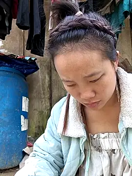 liu-liusexy online show from November 16, 2025, 3:01 am