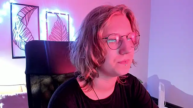 Hailey Foxy online show from November 17, 2025, 9:04 am