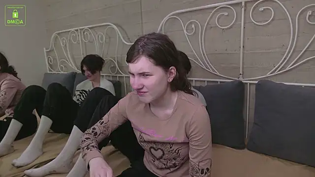 Snapshot of ViviaraNGendy chatting on October 11, 2025, 10:47 am ViviaraNGendy online show from October 11, 2025, 10:47 am